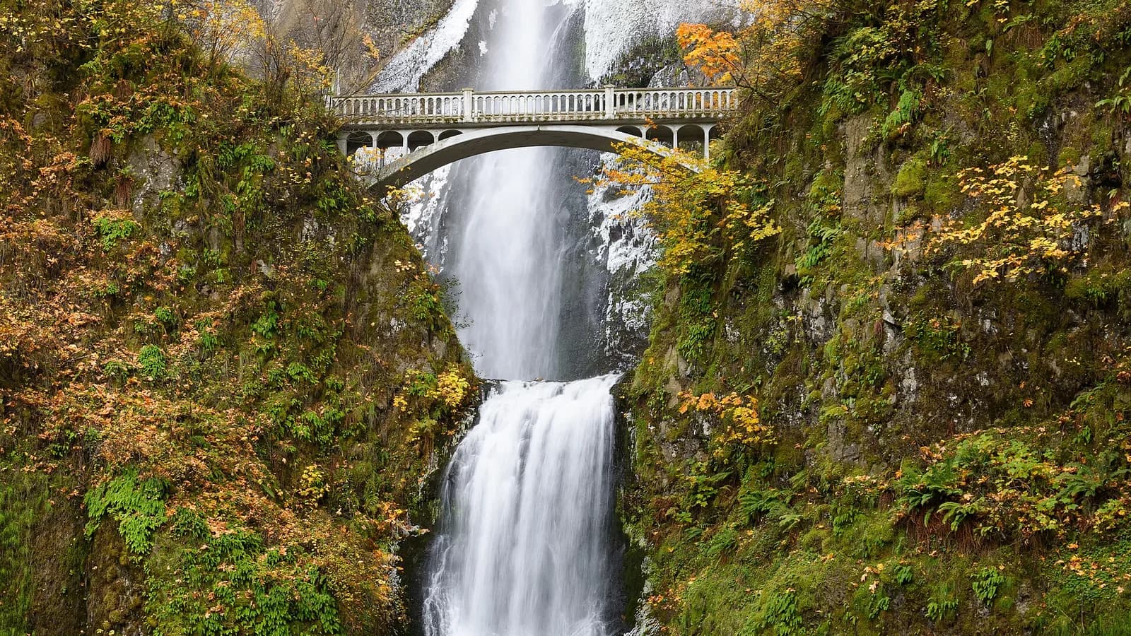 RV camping at Columbia River Gorge / Multnomah Falls - Scenic Corridor near Portland Oregon with Waterfall hikes and Scenic drives