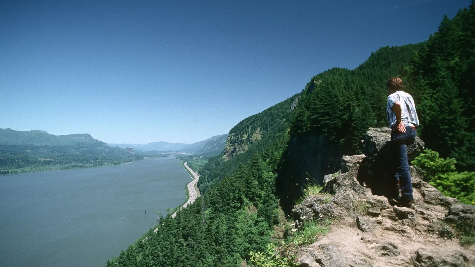 Summer Gorge RV Rental - RV rental for tailgating and events