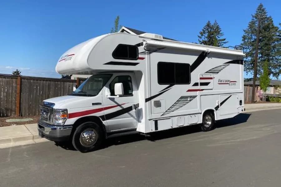 2020 Thor Motor Coach Freedom Elite Class C RV rental in Portland Oregon — exterior