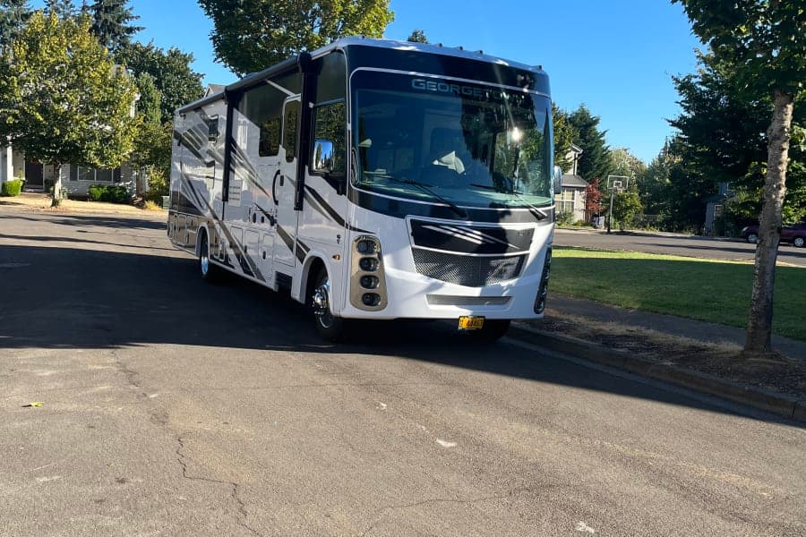 2022 Georgetown Class A RV rental in Portland Oregon — exterior
