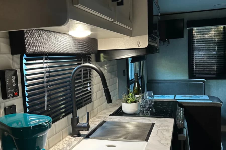 Nature's Perks 2023 Jayco 212QBW Travel Trailer RV rental in Portland Oregon — exterior