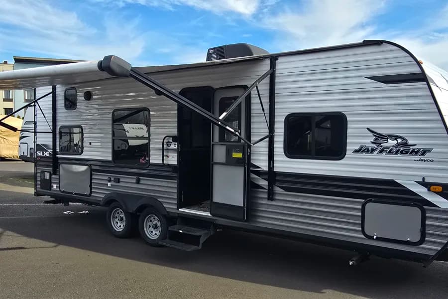 2022 Jayco Jay Flight SLX 8 264BHW – Perfect for Your Next Adventure! Travel Trailer RV rental in Portland Oregon — exterior