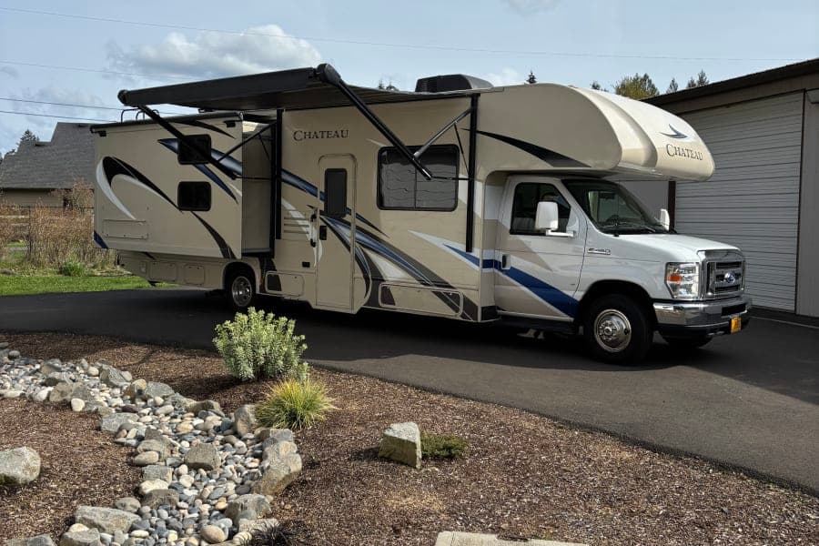 2019 Thor Motorcoach - Sleeps 10(bunks) - Includes Everything needed!! Class C RV rental in Portland Oregon — exterior