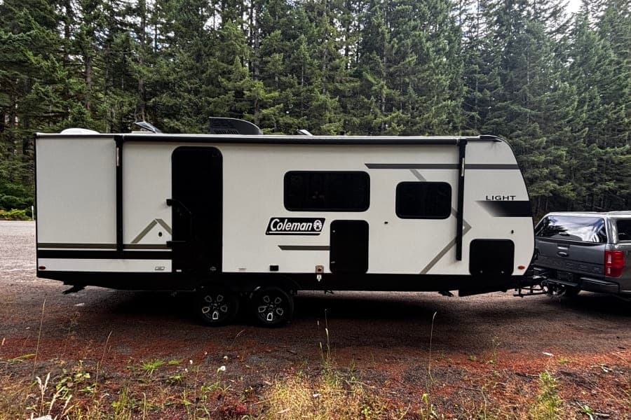 Brand New & Family Friendly Travel Trailer RV rental in Portland Oregon — exterior