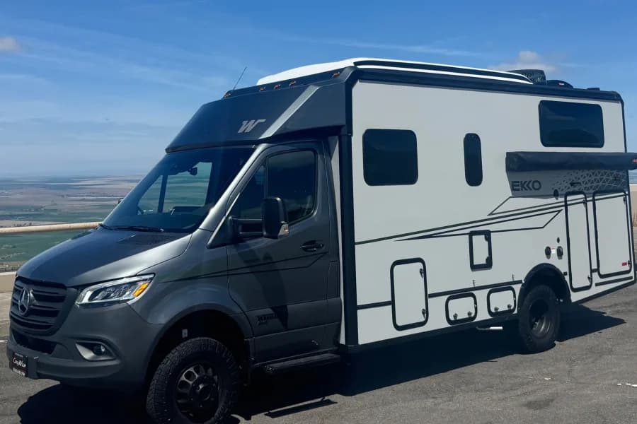Winnebago Sprinter Ekko Class B RV rental in Portland Oregon — exterior